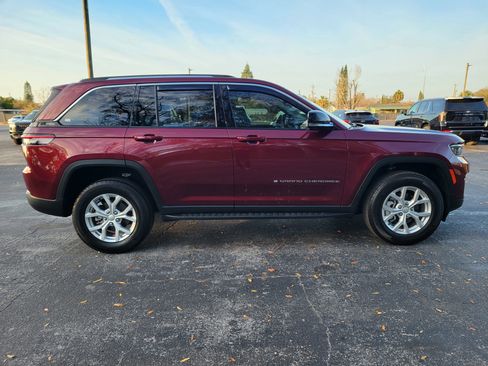 Used 2023 Jeep Grand Cherokee Limited w/ Luxury Tech Group II image 4