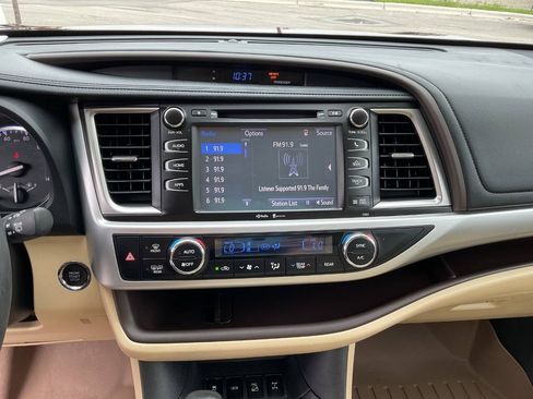 Used 2015 Toyota Highlander XLE AWD/4WD image 23
