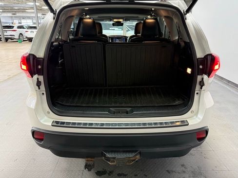 Used 2019 Toyota Highlander XLE image 23