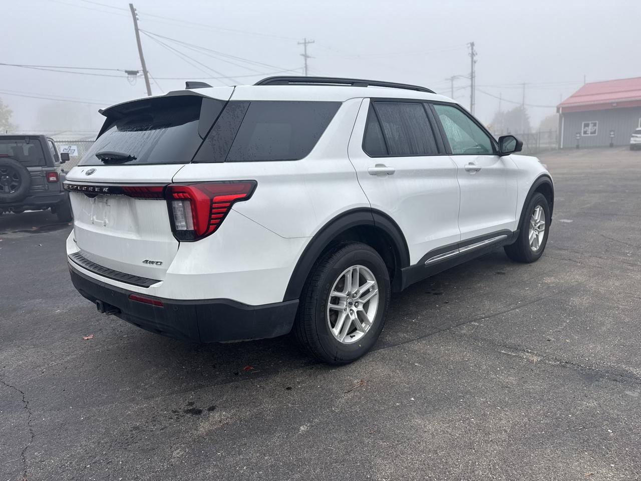 Used 2025 Ford Explorer Active AWD/4WD image 6