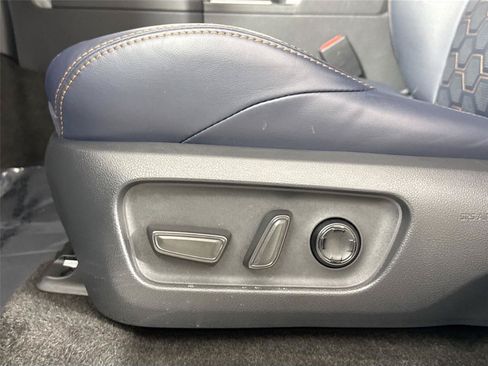 Certified 2025 Toyota 4Runner Platinum AWD/4WD image 31