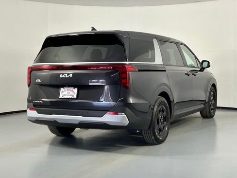 Used 2025 Kia Carnival image 7