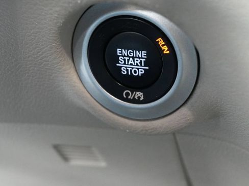 Used 2024 Chrysler Pacifica Touring-L FWD image 38