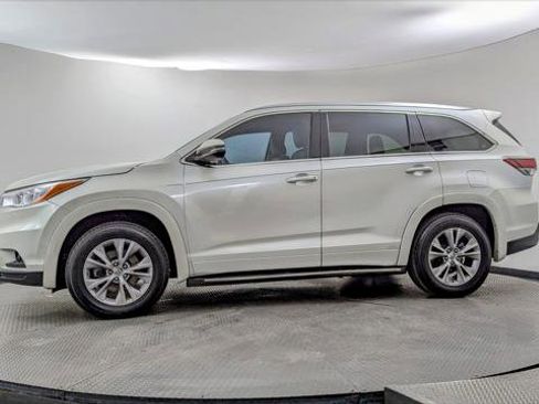 Used 2015 Toyota Highlander XLE image 3