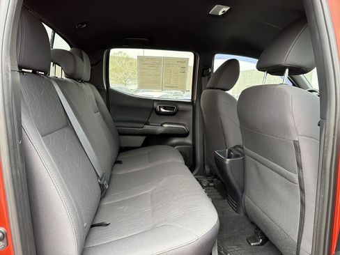 Used 2017 Toyota Tacoma TRD Off-Road w/ Tow Package image 15