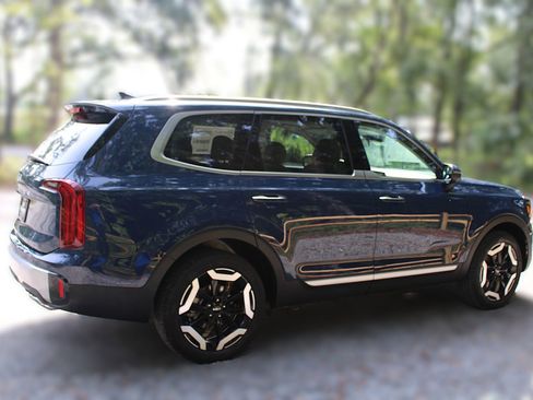 New 2025 Kia Telluride S image 13