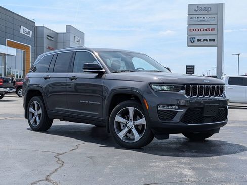Used 2022 Jeep Grand Cherokee Limited w/ Luxury Tech Group II AWD/4WD image 1