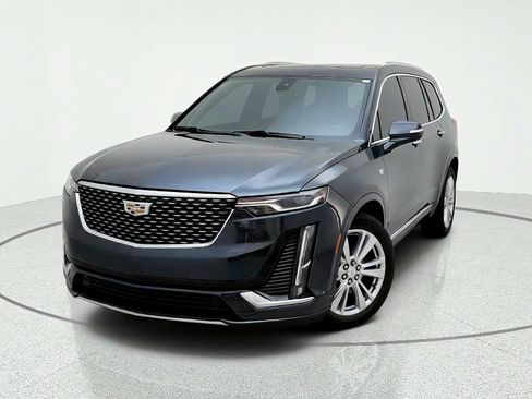 Used 2020 Cadillac XT6 Premium Luxury w/ LPO, Floor Liner Package FWD image 2