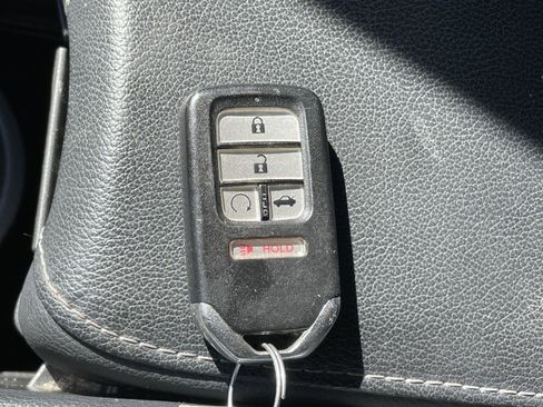 Used 2019 Honda Insight Touring image 25