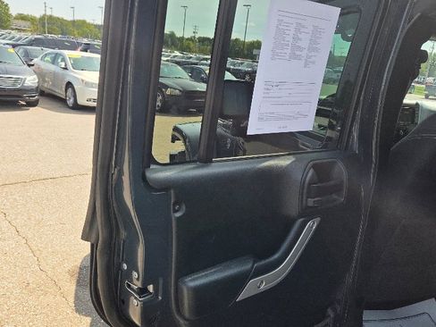 Used 2017 Jeep Wrangler Unlimited Sahara w/ Connectivity Group image 12