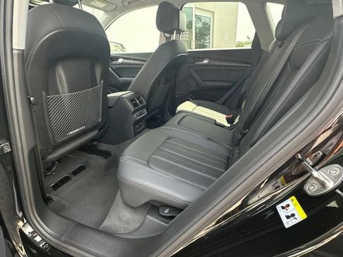 Used 2023 Audi Q5 2.0T Premium w/ Convenience Package AWD/4WD image 3
