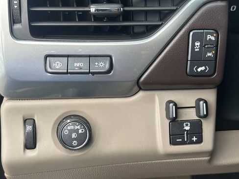 Used 2018 Chevrolet Tahoe Premier RWD image 23