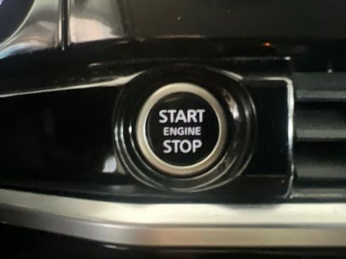 Used 2022 Nissan Pathfinder SV AWD/4WD image 31