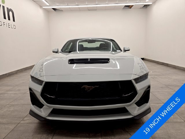 New 2026 Ford Mustang GT w/ GT Performance Package RWD image 7