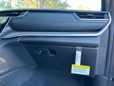 New 2025 Jeep Grand Cherokee L Limited w/ Luxury Tech Group II image 32