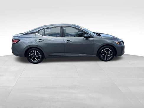 Used 2025 Nissan Sentra SV FWD image 8