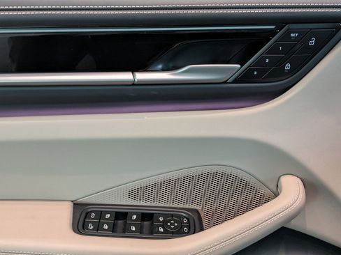 Certified 2025 Porsche Macan Electric RWD image 13