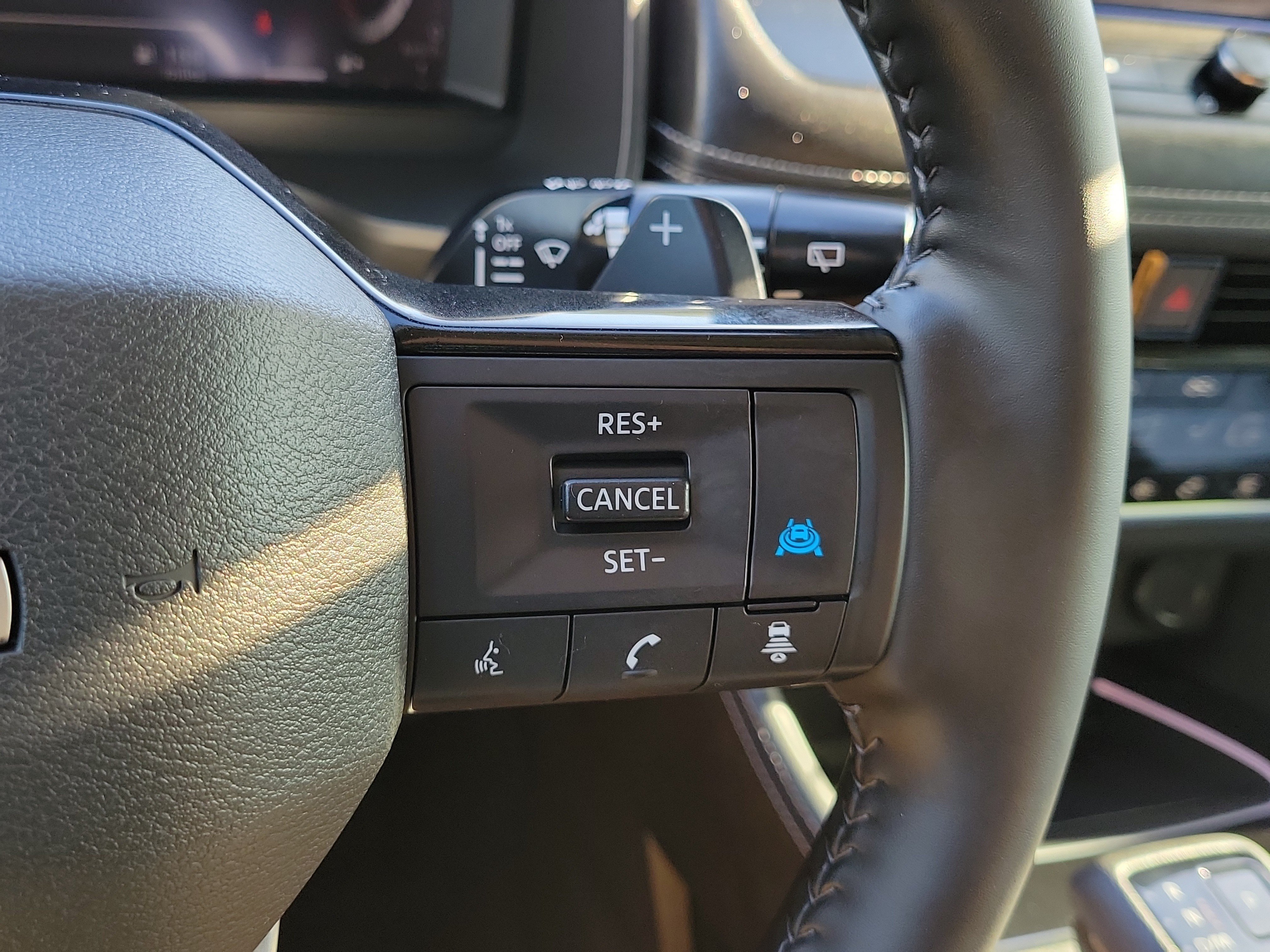 Certified 2025 Nissan Rogue Platinum w/ Platinum Premium Package FWD image 21