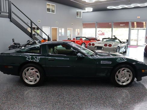 Used 1995 Chevrolet Corvette Coupe RWD image 5