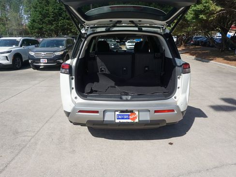 Used 2023 Nissan Pathfinder SL w/ SL Premium Package image 18