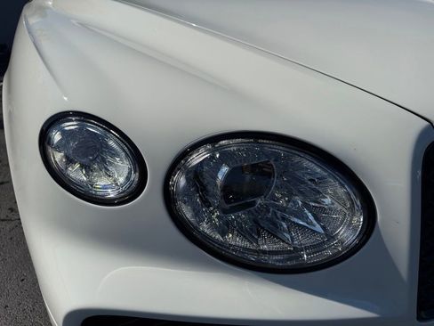 Used 2023 Bentley Bentayga image 9