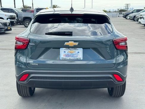 New 2026 Chevrolet Trax LS w/ LS Convenience Package FWD image 4