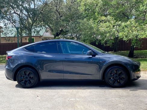 Used 2024 Tesla Model Y Long Range image 8