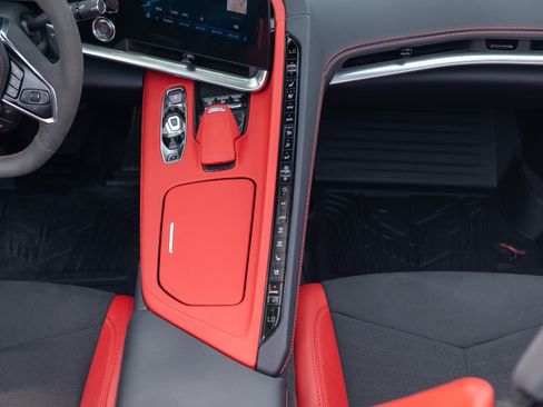 Used 2025 Chevrolet Corvette Stingray Preferred Conv w/ Z51 Performance Package RWD image 34