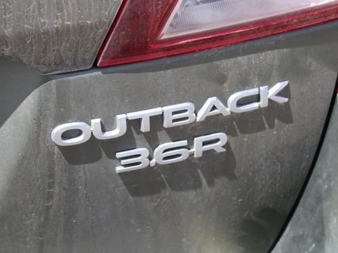 Used 2017 Subaru Outback 3.6R Touring AWD/4WD image 10