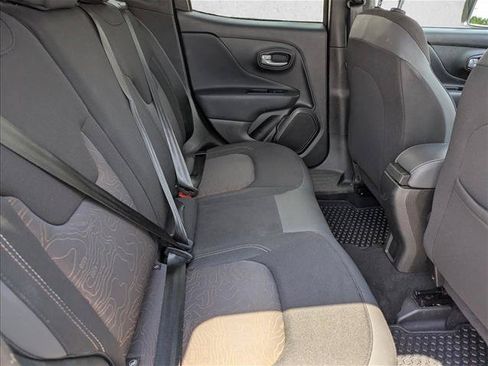 Used 2023 Jeep Renegade Latitude AWD/4WD image 30