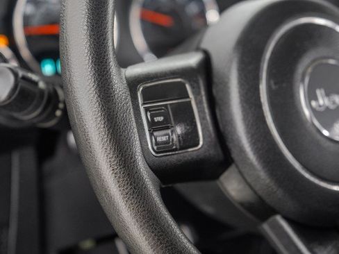Used 2013 Jeep Wrangler Sport AWD/4WD image 15