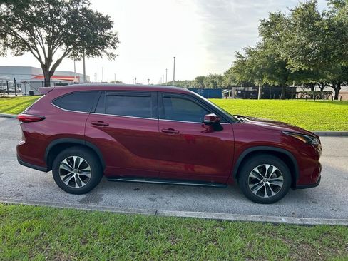 Used 2022 Toyota Highlander XLE FWD image 7