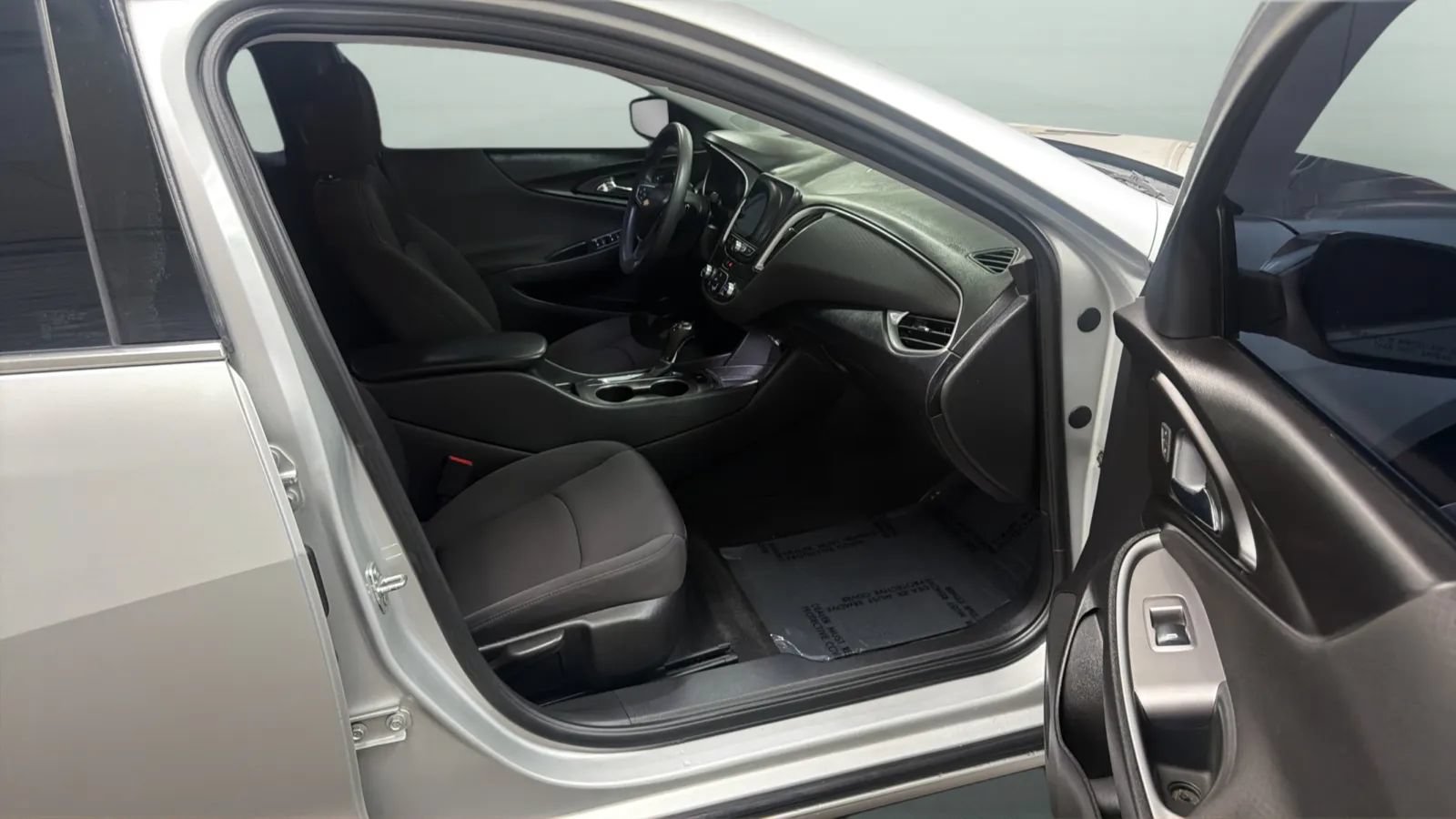 Used 2020 Chevrolet Malibu LS FWD image 22