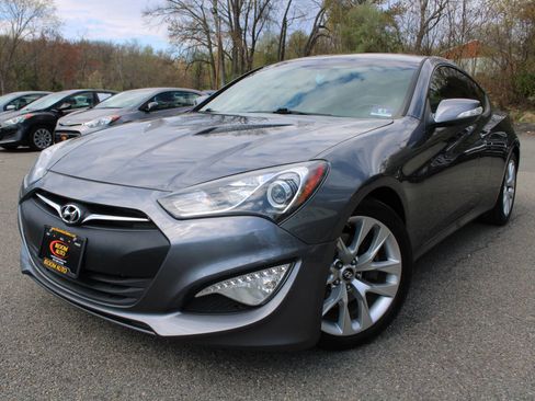 Used 2015 Hyundai Genesis 3.8 RWD image 1