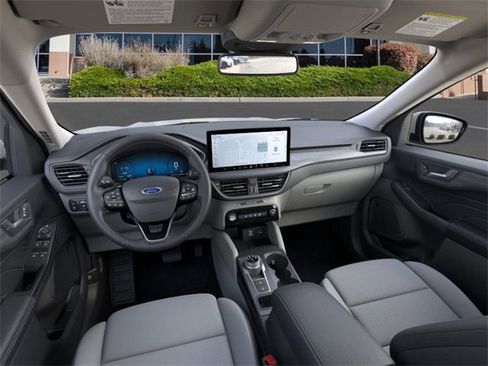 Used 2025 Ford Escape SE w/ Class II Trailer Tow Package image 9