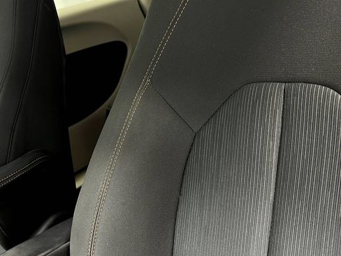 Used 2017 Chrysler Pacifica Touring w/ Tire & Wheel Group FWD image 17