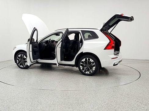 New 2026 Volvo XC60 T8 Plus w/ Climate Package AWD/4WD image 12
