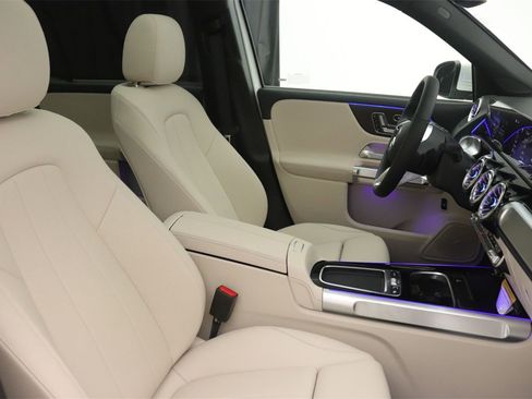 New 2026 Mercedes-Benz GLB 250 image 9