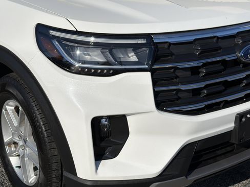 Used 2025 Ford Explorer Active w/ Active Comfort Package RWD image 10