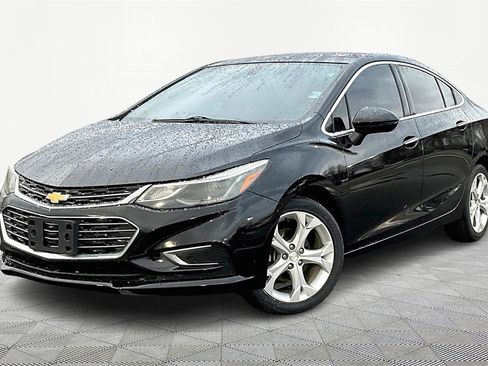 Used 2017 Chevrolet Cruze Premier image 2