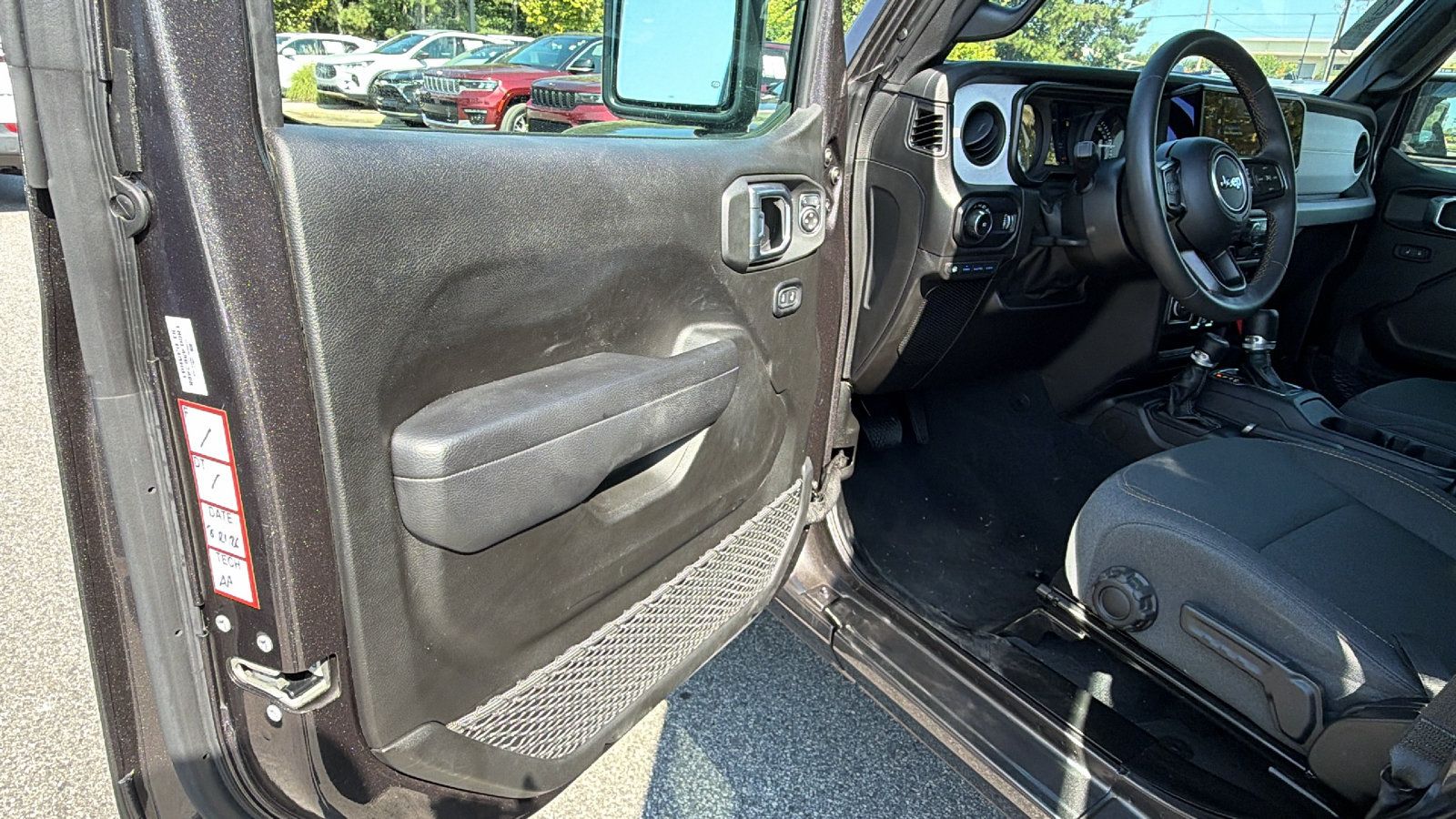 Used 2024 Jeep Wrangler Unlimited AWD/4WD image 14