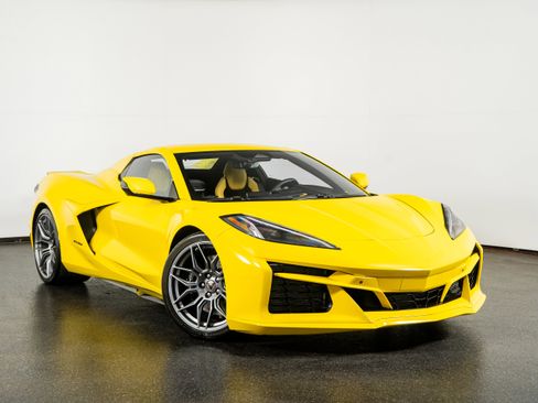 Used 2025 Chevrolet Corvette Z06 image 2