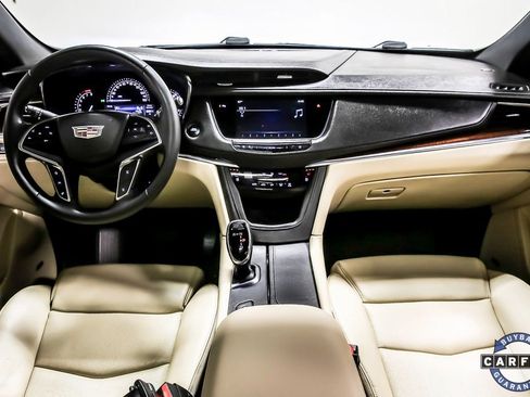 Used 2017 Cadillac XT5 Premium Luxury w/ Advanced Security Package image 17