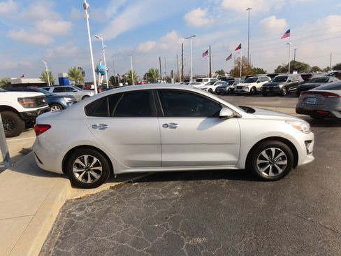 Used 2022 Kia Rio S w/ Technology Package image 9