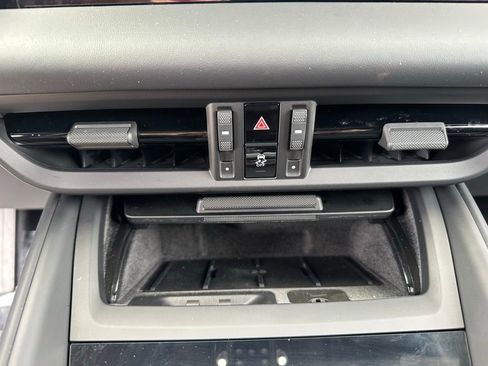 Certified 2025 Porsche Macan Electric image 26