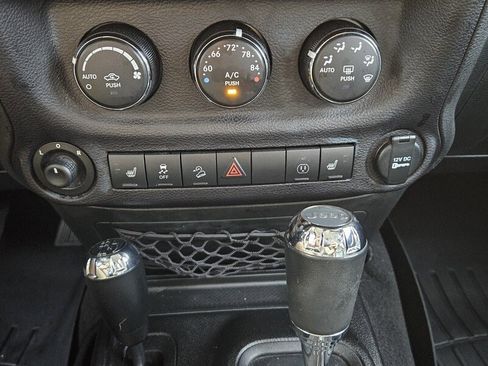 Used 2014 Jeep Wrangler Unlimited Rubicon w/ Connectivity Group image 19