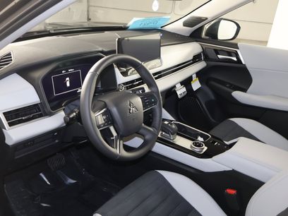 New 2025 Mitsubishi Outlander SE