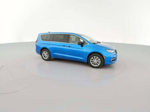 New 2026 Chrysler Pacifica Limited image 15
