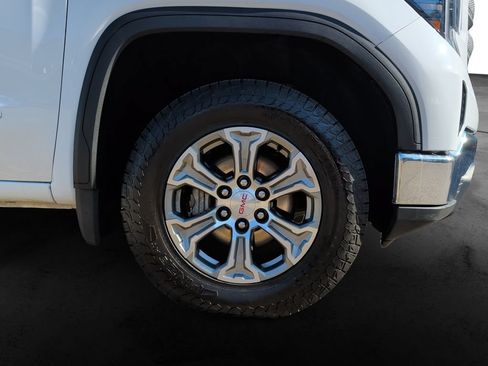 Used 2023 GMC Sierra 1500 SLE w/ X31 Off-Road Package AWD/4WD image 9