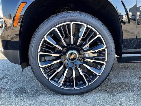 New 2026 Chevrolet Suburban High Country image 7